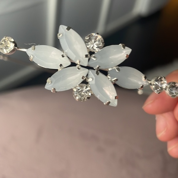 WEDDING ACCESSORY - Picture 3 of 3